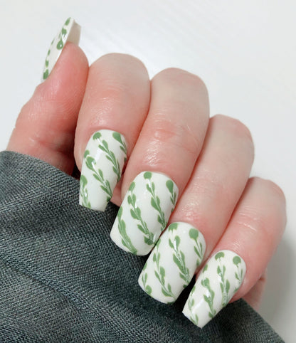 Green Girl - Venuza Nails